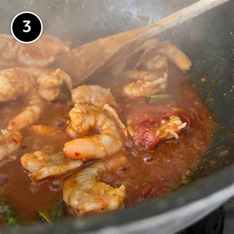 Sambal Udang (Sambal Prawns) - a recipe from Cook Eat World