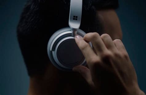 Microsoft Surface Headphones: премиум-наушники с голосовым помощником ...