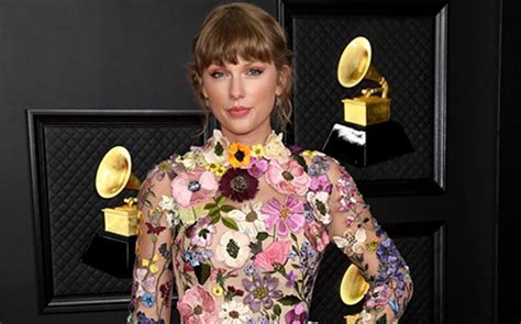 Taylor Swift Blooms in a Flower Dress & Heels at Grammy Awards 2021 – Footwear News