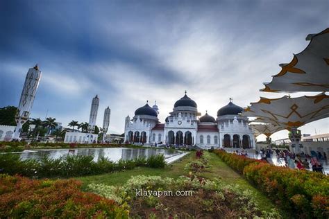 Melihat Masjid Baiturrahman Dari 5 Sudut Pandang - Klayapan.Com ...