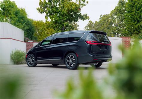 2020 Chrysler Pacifica AWD Launch Edition Orders Open, Priced from $40,240 - autoevolution