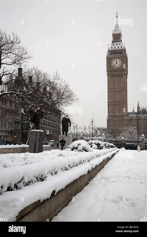 Snowfall at the Houses of Parliament, London Stock Photo - Alamy