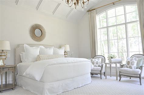 Decorating Bedrooms With White Walls