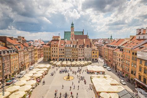 Ładny widok na Rynek Starego Miasta w Warszawie, obrazy, fototapety ...