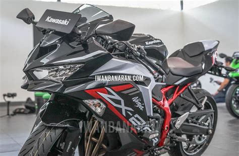 Live Photos of the 249cc 4-Cylinder Kawasaki Ninja ZX-25R - Maxabout News