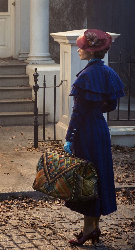 WORLDWIDE FIRST LOOK AT EMILY BLUNT AS MARY POPPINS IN "MARY POPPINS ...