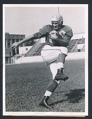 1946 TOM HARMON, Heisman Trophy Winner Vintage NFL Football Photo HEISMAN POSE! | eBay