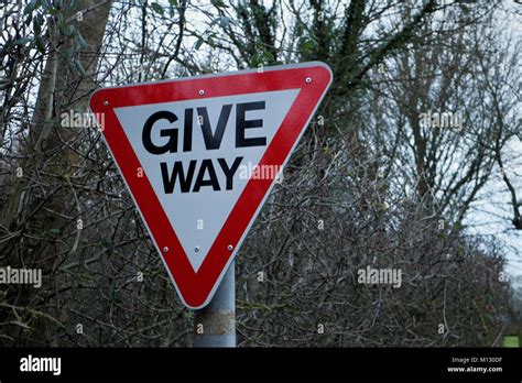 Give way sign uk hi-res stock photography and images - Alamy