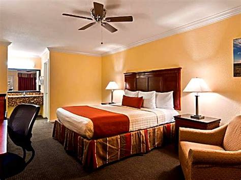 8 Hotel Rooms with Jacuzzi in Bakersfield - Anna's Guide