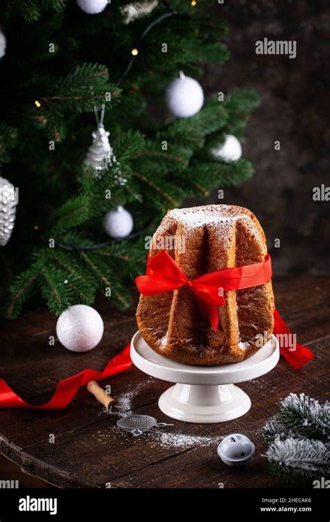 Traditional Christmas Italian cake pandoro Stock Photo - Alamy