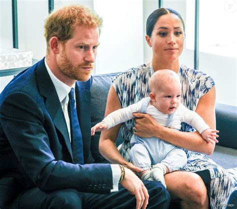 Le prince Harry et Meghan Markle présentent leur fils Archie à Desmond ...