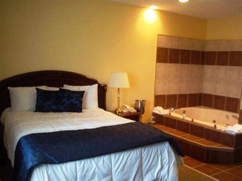 Causeway Bay Hotel And Convention Centre, Summerside - Compare Deals