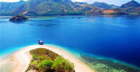 The Beauty Landscape of Indonesia: Reveals the beauty of Komodo ...