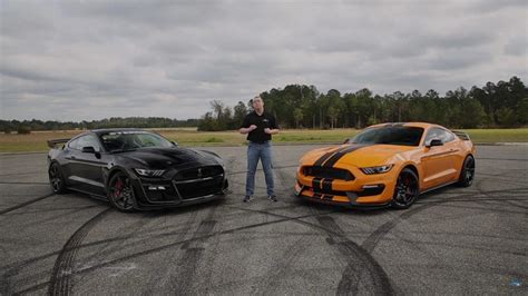 Video: 2019 Ford Mustang Shelby GT350R vs 2020 Shelby GT500 ...