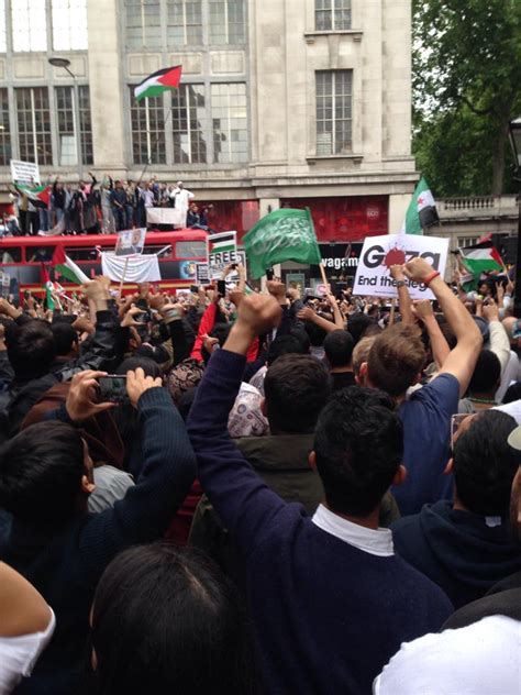 Thousands Protest Outside Israeli Embassy in London - IlmFeed