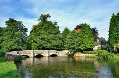 Sheepwash Bridge at Ashford-in-the-Water Stock Photo - Image of wall, building: 34386274