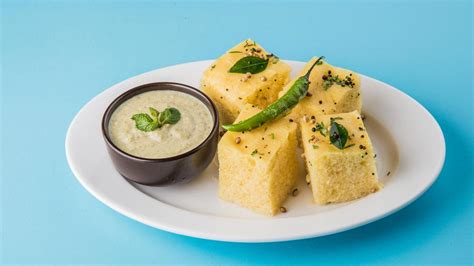 Treat Yourself With Homemade Dhokla, Follow This Easy Recipe | HerZindagi