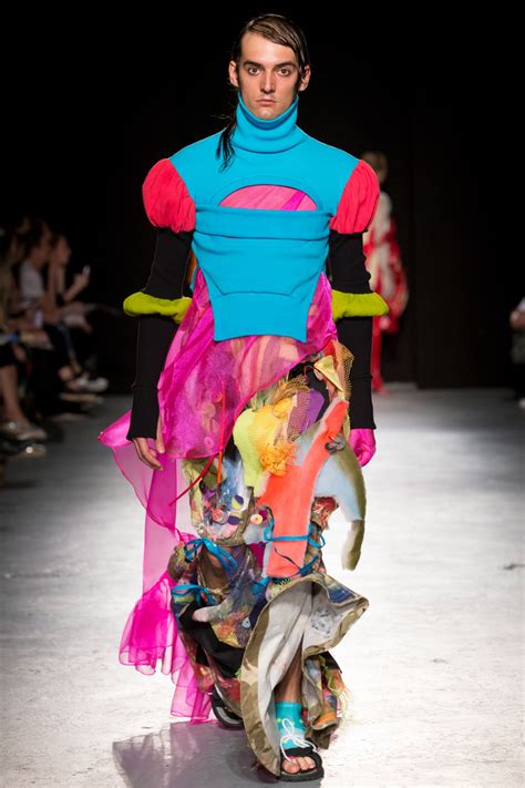 Six designers to watch from Westminster's graduate fashion show | 여성 코트, 패션, 패션 디자인