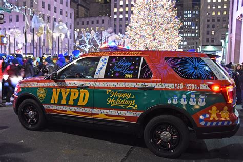 Picture Of NYPD Car #4704 - 2018 Ford Explorer Police Interceptor Utility Painted In Holiday ...