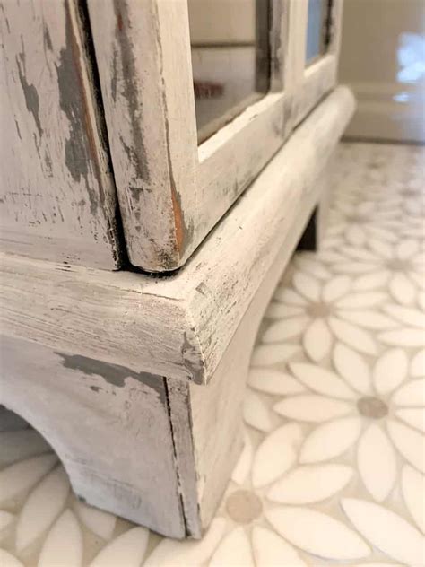 How to Distress Furniture with Vaseline: Easy Antique Paint Finish - Single Girl's DIY