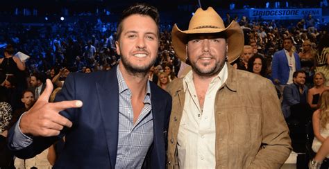 Plane Carrying Jason Aldean And Luke Bryan Makes Emergency Landing