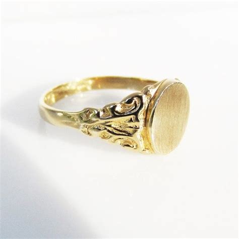 Filigree ladies oval signet 10k gold ring by EnciFineJewellery