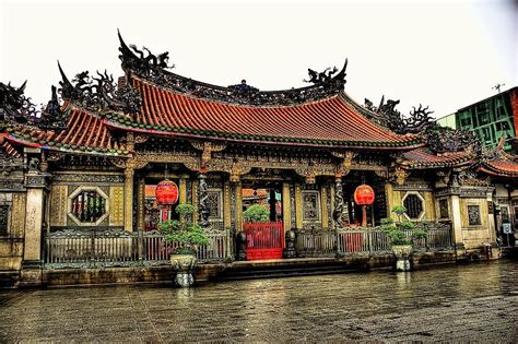 7 Things You Should Know About Longshan Temple | China temple, Temple, Taiwan