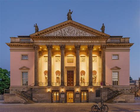 Berlin Opera UdL asv2018-05 - Opera house - Wikipedia | Оперный театр, Экскурсии, Фасад здания