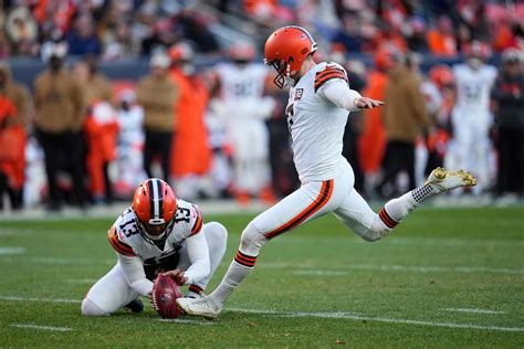 Cleveland Browns kicker Dustin Hopkins leaves game vs. Texans with ...