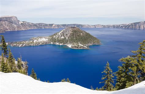 Wizard Island in Crater Lake National Park, OR [OC] [1823 x 1189] : r ...