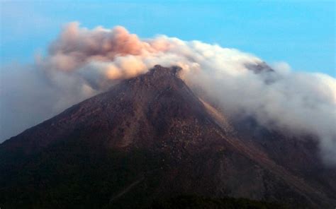 137 dead as Indonesia hit by tsunami, volcano - News - World - Emirates24|7