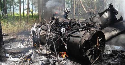 F-16 and Cessna collide in deadly crash near S.C. highway - CBS News