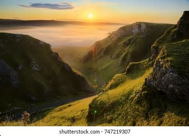 Winnats Pass Sunrise Peak District Stock Photo 747219307 | Shutterstock