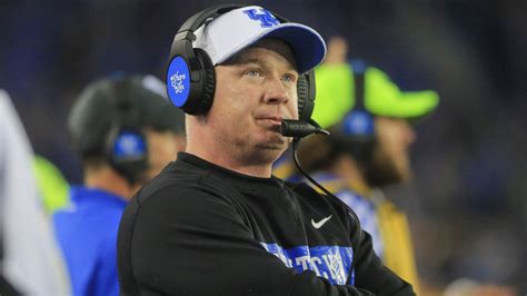 Mark Stoops could get big bonuses if Kentucky football keeps winning