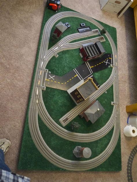Simple 4x8 track plan | Ho train layouts, Model train layouts, Model railway track plans