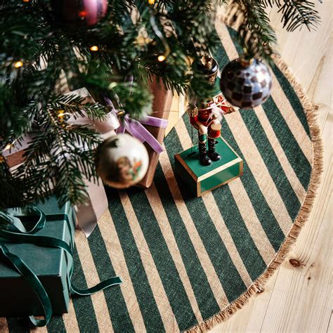 Decorating with a Christmas tree rug: 6 top tips - Rugvista