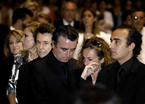 Casi 3.000 personas acuden a la misa funeral por Rocío Jurado en Sevilla