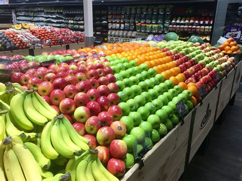 Loja de fruta de Shannon Harris em *Produce Displays 2017* | Expositores de loja, Exposição de ...