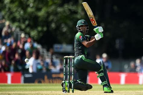 Fakhar in fine form as Pakistan thrash Zimbabwe again - Cricket365