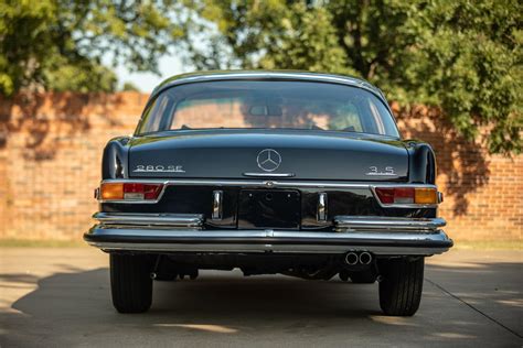 1971 Mercedes-Benz 280 SE 3.5 | Monterey Jet Center 2022 | Classic Car Auctions | Broad Arrow ...