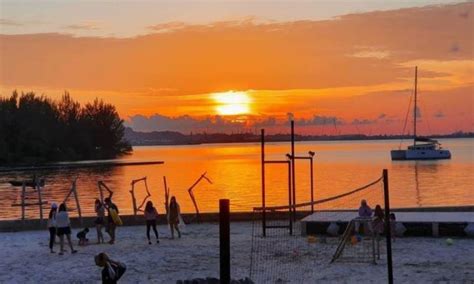 Pantai Marina Batam, Objek Wisata Pantai yang Kaya Pesona - iTrip