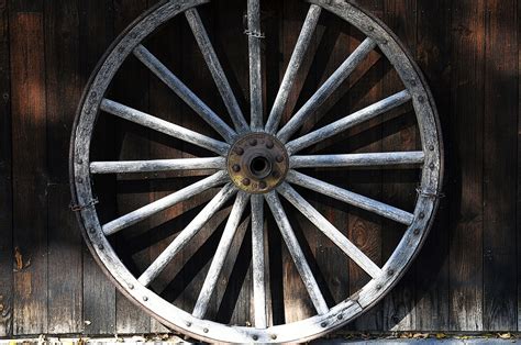 Antique Wagon Wheel Free Stock Photo - Public Domain Pictures