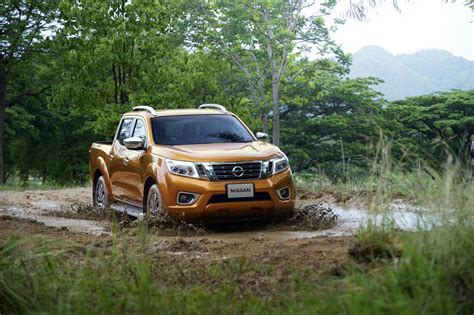 2015 Nissan Navara off road offical image