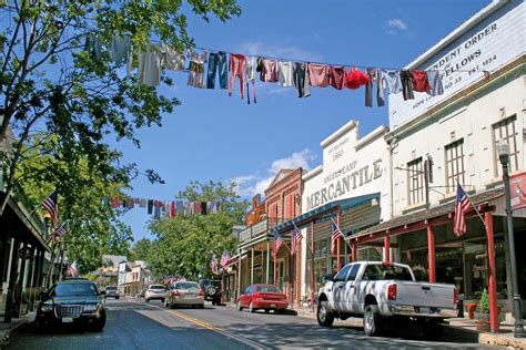 Angels Camp, California - Gold Rush town, Frog Jumping, Mark Twain