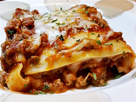 Red Kitchen Recipes: Beef and Mozzarella Lasagna (without ricotta)