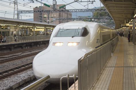 Bullet Train (Shinkansen) | Simon Q | Flickr