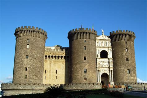 Naples - New Castle | Castle, What a beautiful world, Around the worlds