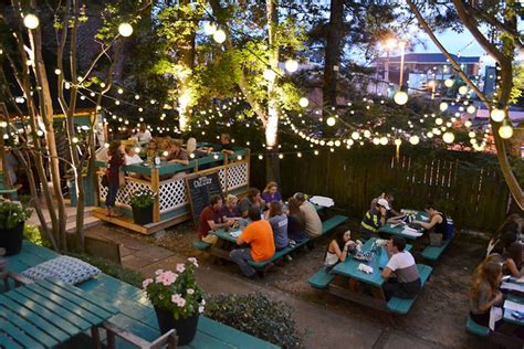 Beer Gardens are my favorite! Outdoor Restaurant Patio, Deco Restaurant, Outdoor Cafe, Patio Bar ...