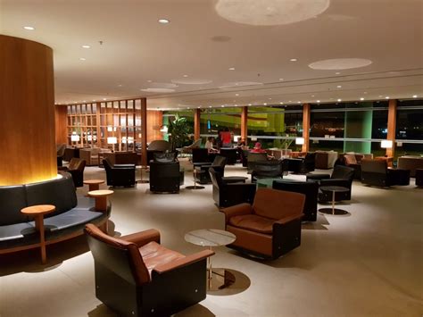 Cathay Pacific Business Class Lounge Review - Travel Inspiration 360