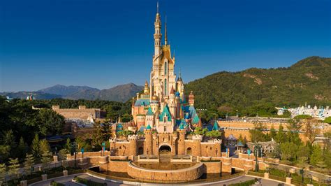 Hong Kong Disneyland Castle: 8 Design Secrets Most Guests Don't Know ...